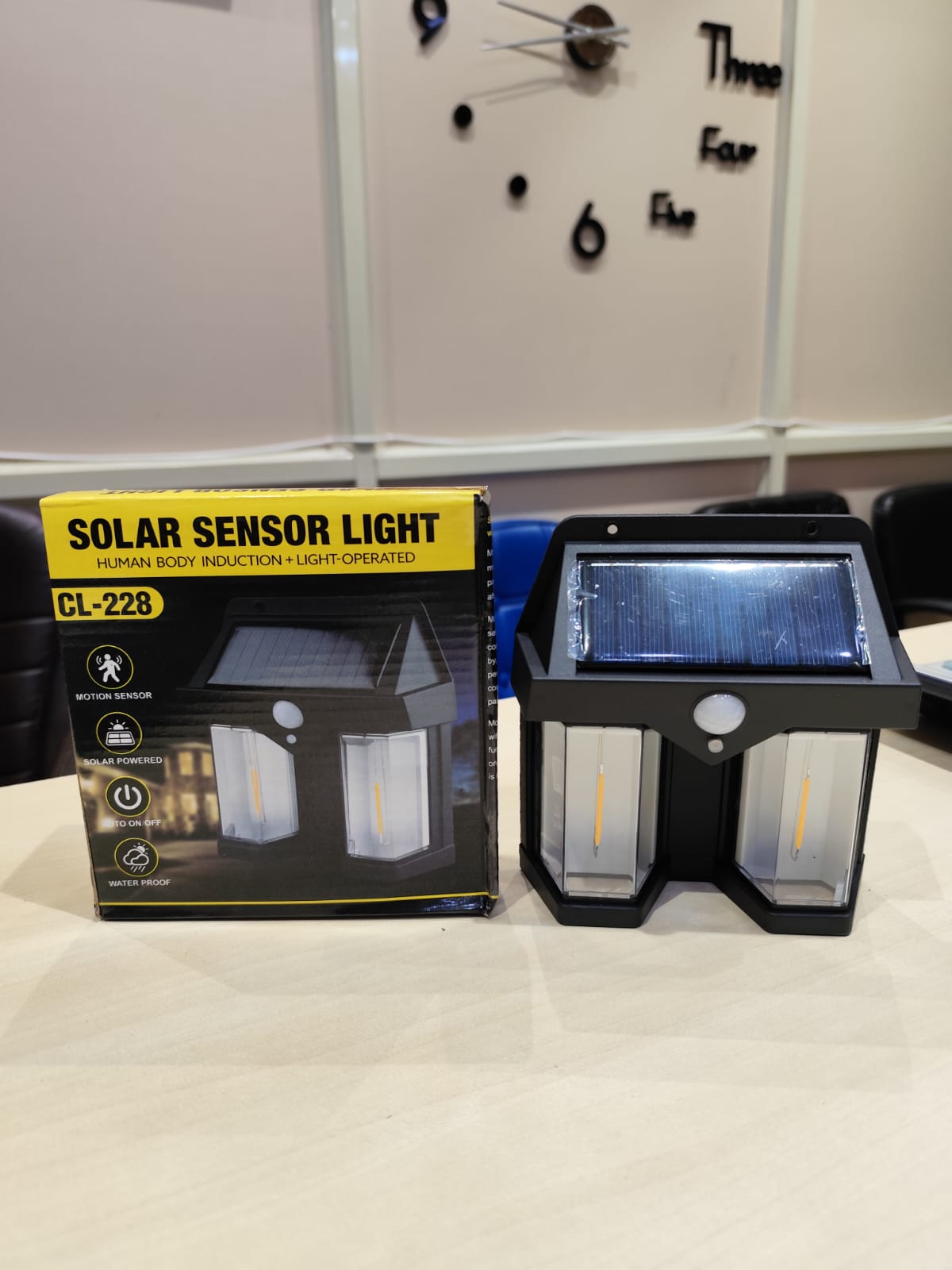 Solar Double Bulb Wall Lamp Outdoor Waterproof Up and Down Lighting, Solar LED Wall Light Induction Lamp Villa Garden Lights, Yard