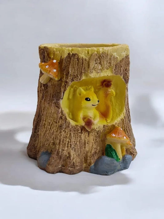 Handcrafted Resin Wooden Look Squirrel 🐿️ & Mushroom 🍄 Planter/Flower Pot For Table Top Decorative Gardening Pot for Living Room, Home & Office Decor (Size 9cmx10cm)