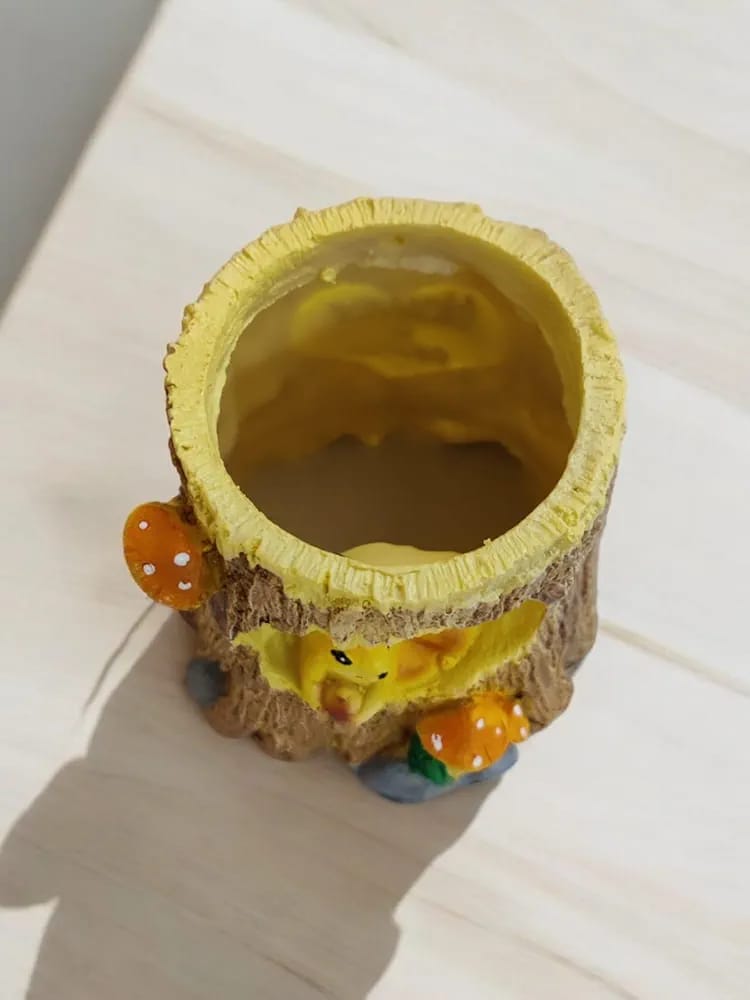 Handcrafted Resin Wooden Look Squirrel 🐿️ & Mushroom 🍄 Planter/Flower Pot For Table Top Decorative Gardening Pot for Living Room, Home & Office Decor (Size 9cmx10cm)